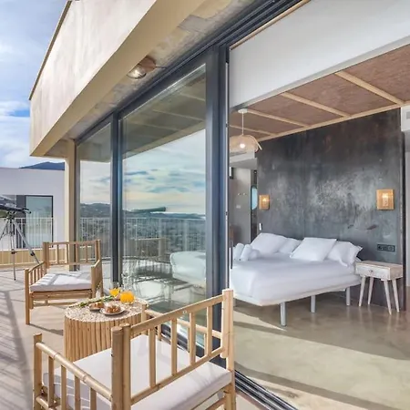 New, Spacious With Amazing Views * 贝纳尔马德纳