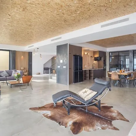 New, Spacious With Amazing Views Villa